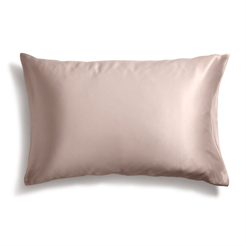 NUDIAA silk anti-wrinkle pillowcase. Prevents hair damage. Designed in Paris. Dubai, UAE made.